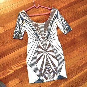 Bebe white and silver stretching dress size : S